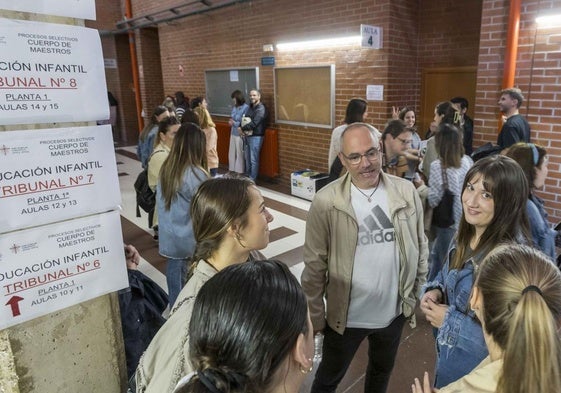 Opositores de educación en una reciente convocatoria celebrada en la Universidad de Cantabria.
