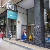 El local de la Librería Gil, en la calle San Fernando, abrió sus puertas en 1998 y las cerrará el próximo lunes, día 16.