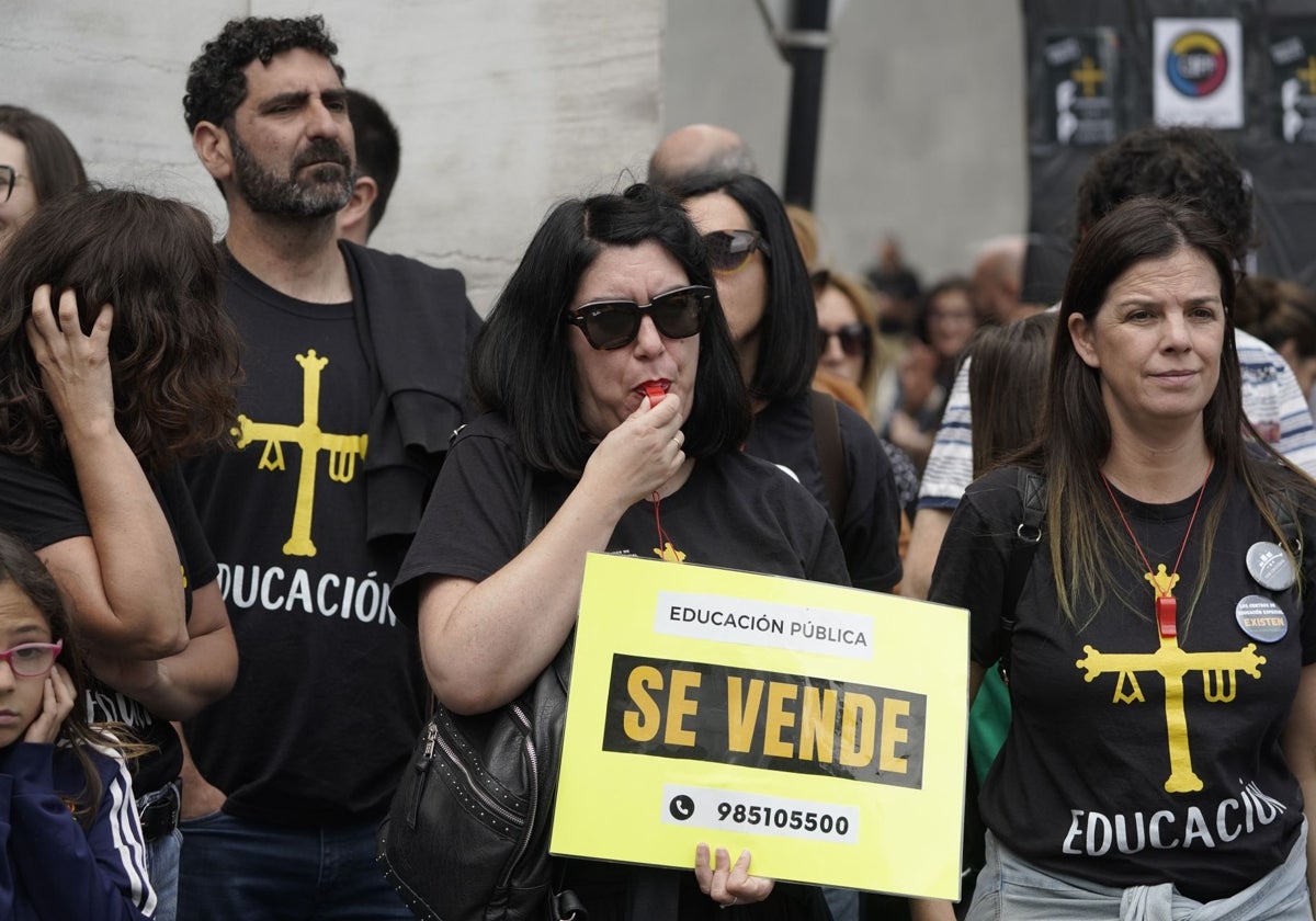 Pacto con los docentes en Asturias: ¿Cobrarán más que los cántabros?
