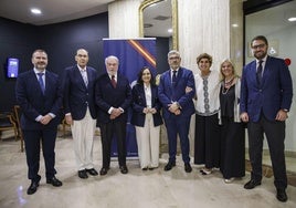 De izquierda a derecha, José Francisco Serrano, Alejo Vidal-Quadras, Jaime Mayor Oreja, Mar Bazal, Francisco Gutiérrez, María San Gil, Ana del Pino y Javier Martínez.