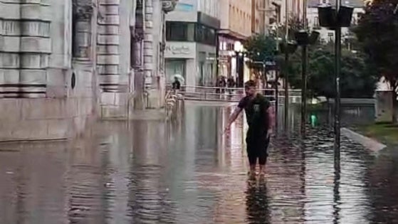 La tormenta causa inundaciones en el centro de Santander