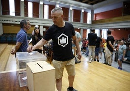 Delegados del sector en la votación que ha tenido lugar este martes en el Paraninfo de la Universidad de Cantabria.