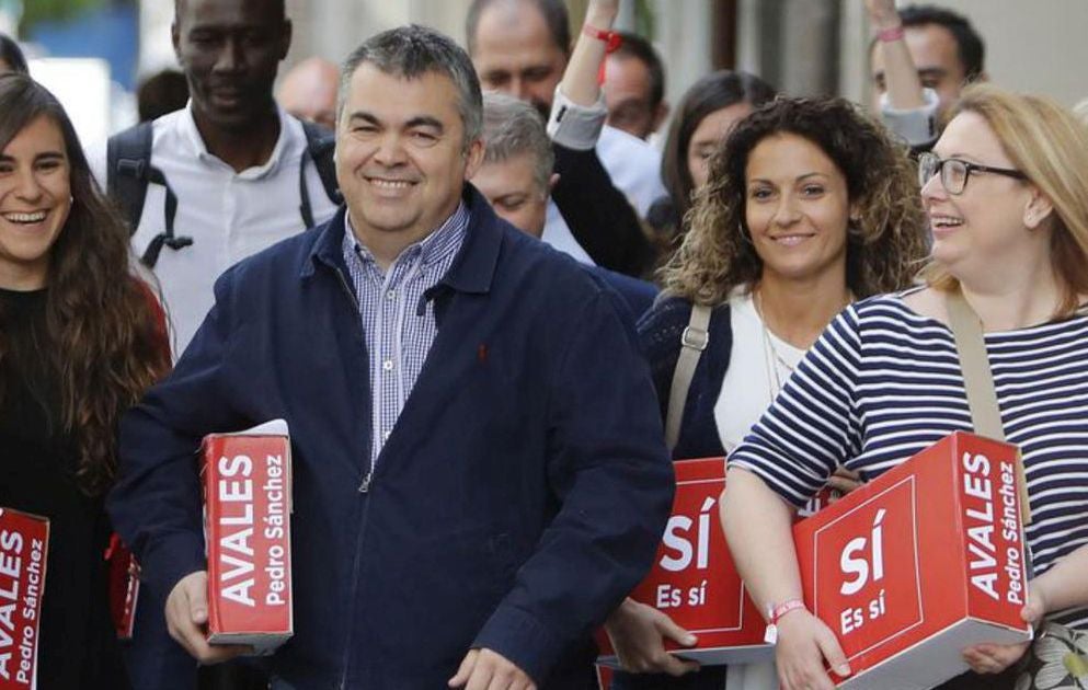 Ainoa Quiñones, estrecha colaboradora de Pedro Casares, estuvo en la comitiva de Cerdán que presentó los avales.