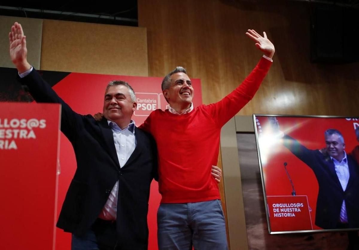 Santos Cerdán y Pablo Zuloaga durante un acto organizado por el PSOE regional en Santander, con motivo del 40 aniversario del Estatuto de Autonomía de Cantabria.