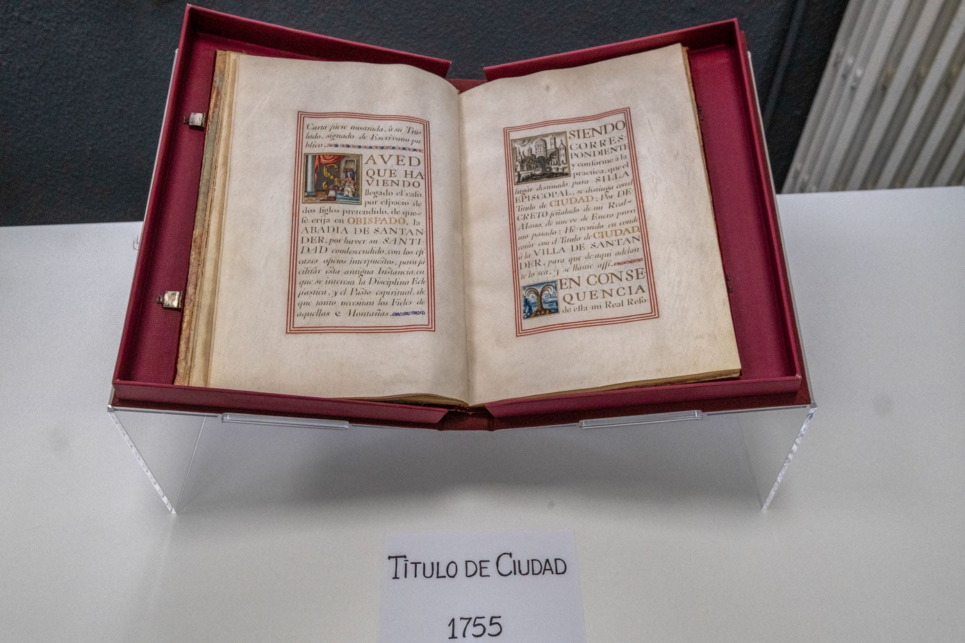 Libro que recoge el Título de Ciudad que Fernando VI concedió a Santander el 9 de enero de 1755.