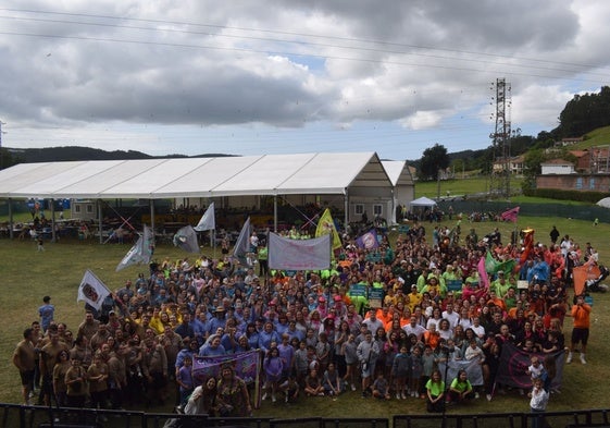 Foto de familia de las peñas de San Antonio 2025.