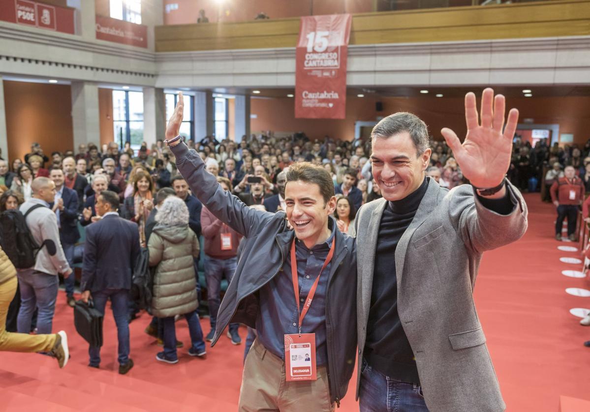 Pedro Casares y Pedro Sánchez, el pasado marzo, en Santander.