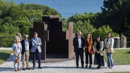 'Consejo al espacio VII' de 1996, la obra de Chillida ubicada en La Magdalena, simbolizó ayer la apertura del verano académico y cultural.