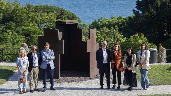 'Consejo al espacio VII' de 1996, la obra de Chillida ubicada en La Magdalena, simbolizó ayer la apertura del verano académico y cultural.