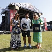 La directora general de Cantur, Inés Mier; el CEO de Mouro Producciones, Guillermo Vega; y la concejala de Turismo, Cristina García Viñas.