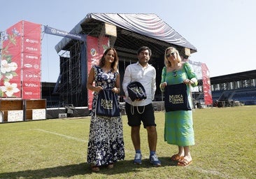 La directora general de Cantur, Inés Mier; el CEO de Mouro Producciones, Guillermo Vega; y la concejala de Turismo, Cristina García Viñas.
