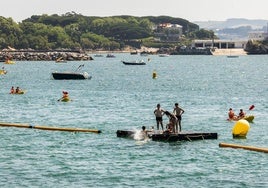 Bañistas en la playas de La Magdalena y Los Peligros.