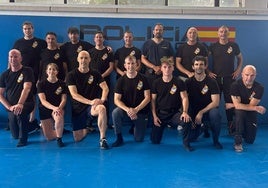 Policías locales cántabros que han participado durante seis semanas en el curso de formación.