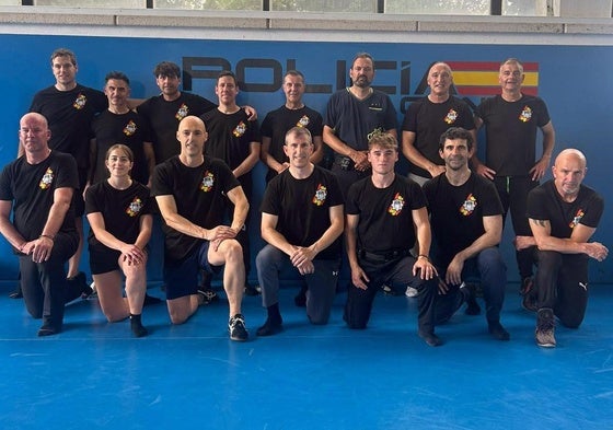 Policías locales cántabros que han participado durante seis semanas en el curso de formación.
