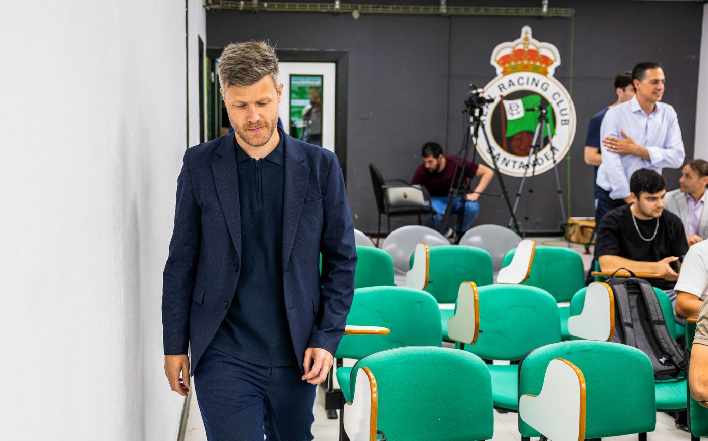 MIkel Martija, a su llegada a la sala de prensa de los Campos de Sport. 