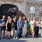 Cantabristas «saca a pasear» una rata gigante para denunciar la «suciedad» en Santander