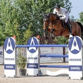 Carlos Lange, a lomos de Diamand, supera un obstáculo en la jornada de ayer.