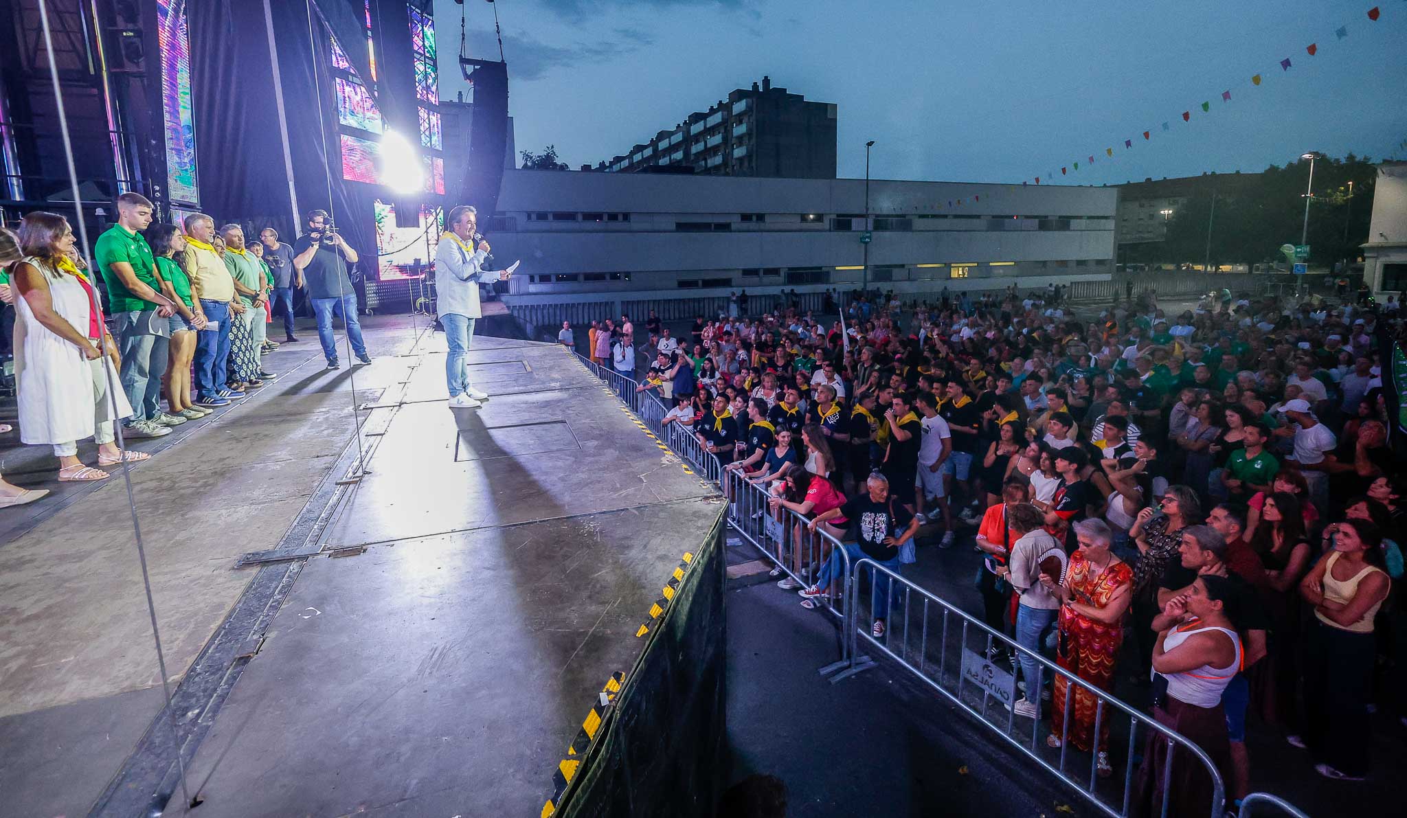 El alcalde, Diego Movellán, se dirige a los camargueses en el pregón de fiestas de San Juan en Maliaño.