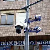 Las cámaras que se han instalado para vigilar la entrada y salida de vehículos a la ZBE de Torrelavega.