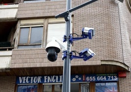 Las cámaras que se han instalado para vigilar la entrada y salida de vehículos a la ZBE de Torrelavega.