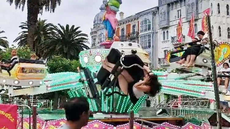 En el video de Redes Sociales se ve como caen dos a poca altura y una tercera queda colgada