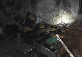 Estado en que quedó una de las estancias del piso quemado.