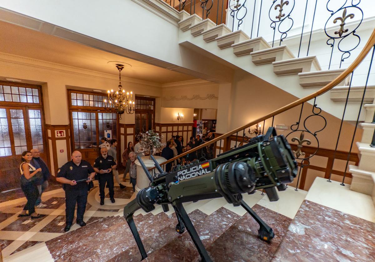 La Policía exhibe en la UIMP las herramientas de las ciencias forenses