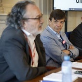 Desde la izquierda: Miguel Ángel Noceda, director del curso; Carlos Andradas, rector de la UIMP; Carlos Torres, presidente de BBVA; y Macarena Muñoz, presidenta de la APIE, este lunes en La Magdalena.