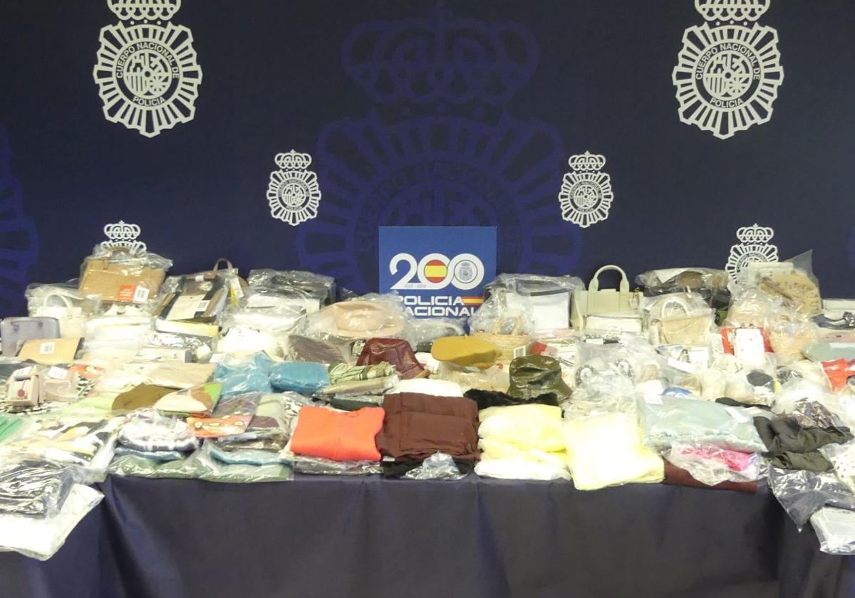 Algunos de los artículos recuperados por la Policía Nacional.