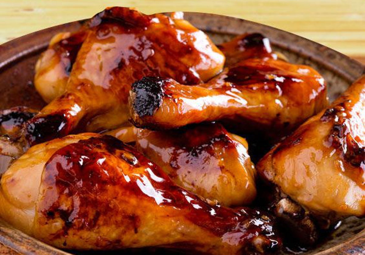 Pollo con salsa de café.