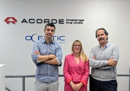Manuel Lobeira (izquierda); Eugenia Gómez de DIego; y Santiago Díaz, director de Calidad.