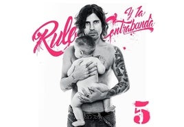 Rulo aparece en la portada de su quinto disco con el pequeño Andy en brazos. Como se puede ver, en su mano derecha lleva tatuada la palabra 'AMOR', formada por las iniciales de Andy, María (su pareja), Oliver y Ruth (sus otros dos hijos).