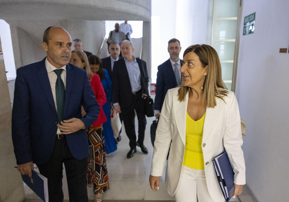 De los anuncios repetidos a la bronca por el «relajo» en el Parlamento