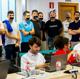 Imagen principal - La Policía Local protesta 'amordazada' con cinta aislante en el pleno de Torrelavega