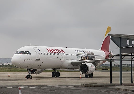 Imagen de archivo de un avión de Iberia en el Seve Ballesteros.