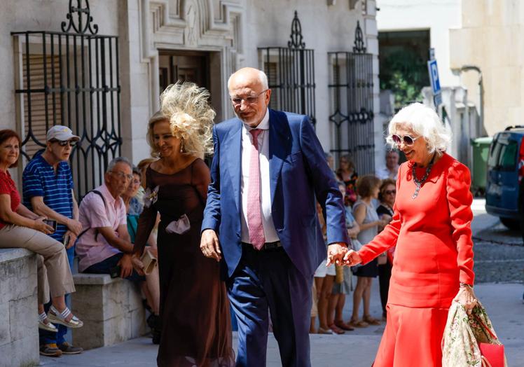 La llegada más aclamada fue la del presidente de Mercadona, Juan Roig, junto a su mujer Hortensia Herrero.