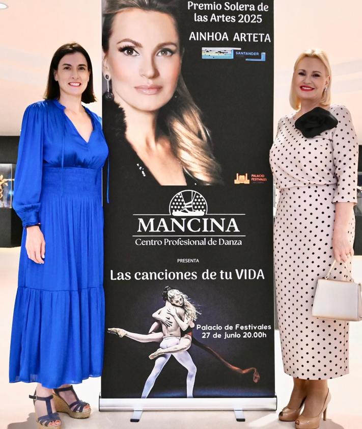 Imagen secundaria 2 - La alcaldesa entrega el premio 'Solera de las Artes-Ciudad de Santander' a Ainhoa Arteta