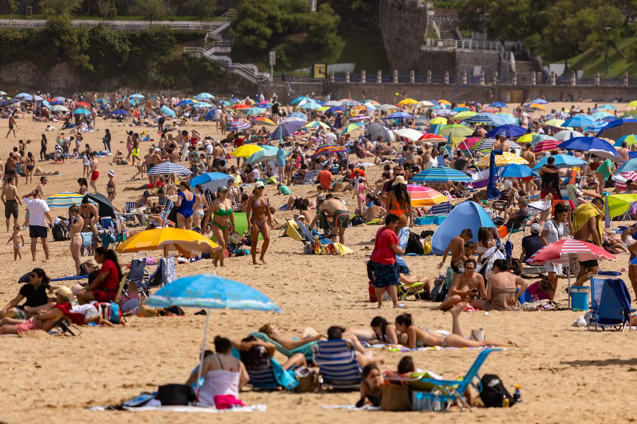 Al ser domingo, muchos aprovecharon para pasar el día entero en la playa y aliviar el calor.