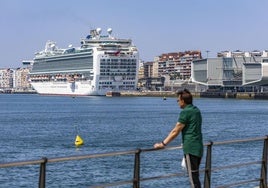 El crucero 'Ventura', de la naviera P&O y con 288,6 metros de eslora, ayer en Santander.