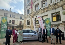 Presentación de la campaña de dinamización comercial 'Comprar en Torrelavega va sobre ruedas'.