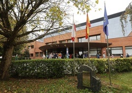 Entrada al Hospital Sierrallana, de Torrelavega.