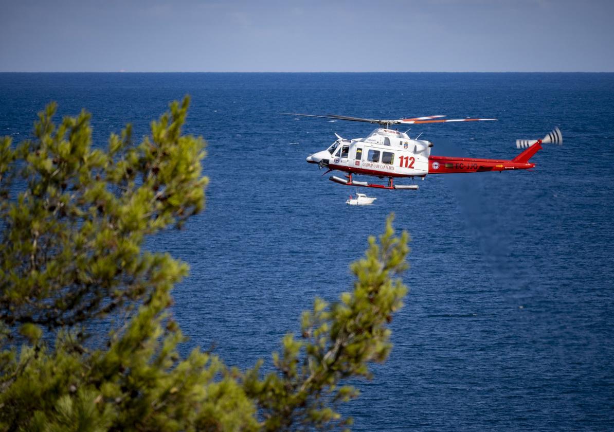 El helicóptero del Gobierno de Cantabria.