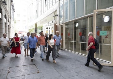 Representantes del sindicato acceden al Orecla para formalizar la firma del acuerdo este viernes.