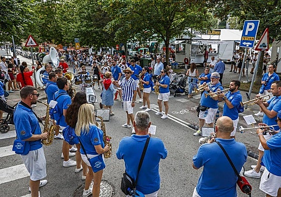 La actuación de Los Ronceros ha animado la tarde en Tetuán.
