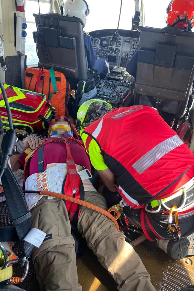 El herido ya en el interior de la aeronave