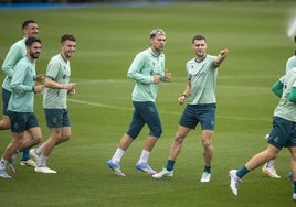 Pol Moreno, Andrés Martín, Íñigo Vicente, Juan Carlos Arana y Álvaro Mantilla en un entrenamiento en La Albericia.