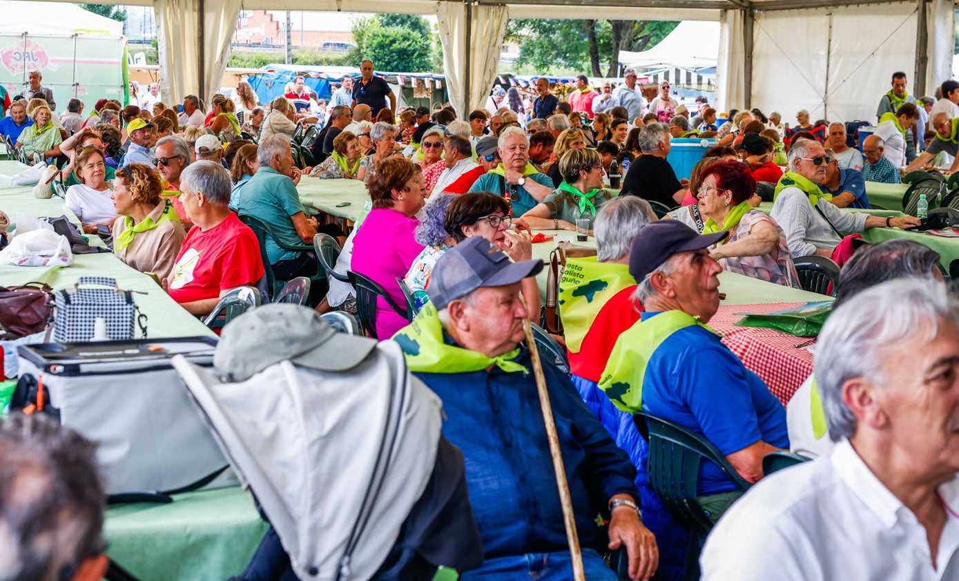 Público de todas las edades se dio cita en la fiesta del PRC.