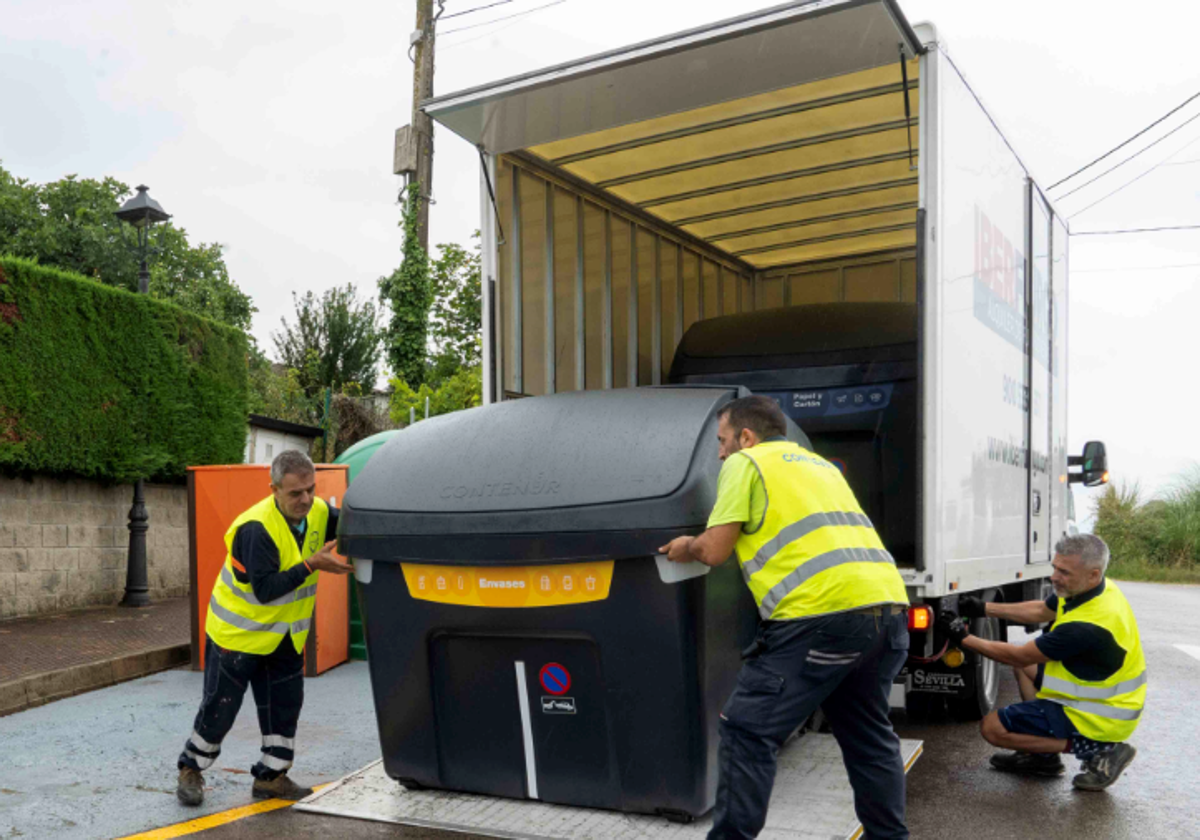 Los nuevos contenedores comenzaron a instalarse esta mañana en Cacicedo e Igollo.