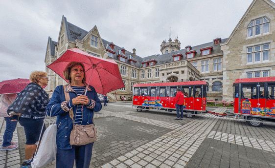 Familias enteras de turistas visitaron La Magdalena como alternativa a la playa