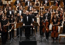 Péter Csaba, quien fuera director artístico del festival hasta el pasado año, estuvo al frente de la Orquesta Sinfónica Freixenet.